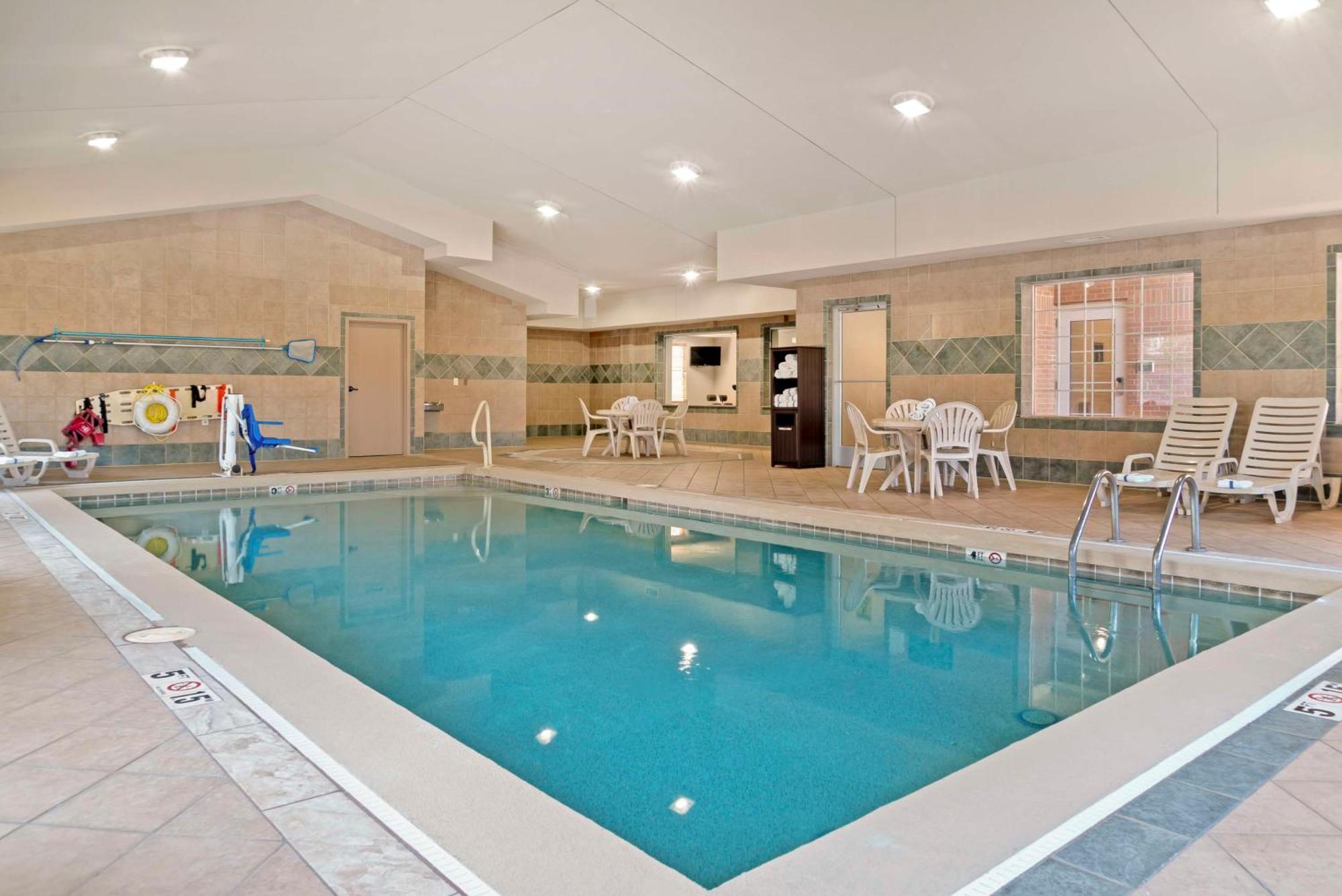 Best Western Executive Inn & Suites Гранд-Рапидс Экстерьер фото